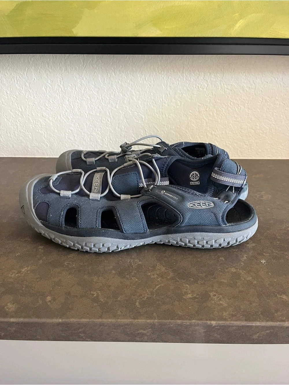 NWOT Navy Men’s Keens size 12
